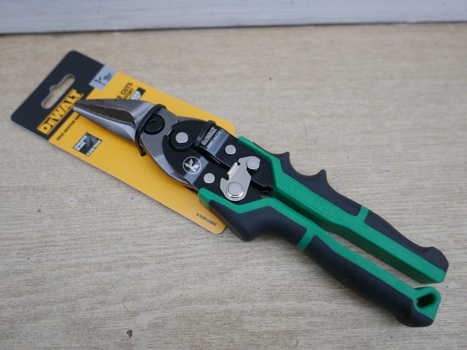 DEWALT DWHT14674-0 METAL CUTTING AVIATION SNIPS RIGHT HAND