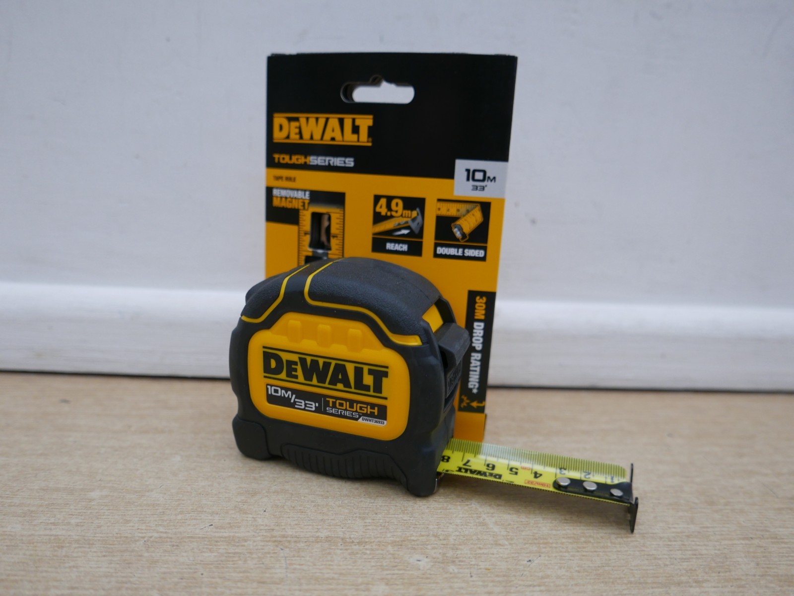 DeWALT DWHT36933-5 10M/33' TOUGHSERIES 32MM WIDTH TAPE MEASURE 4.9M REACH