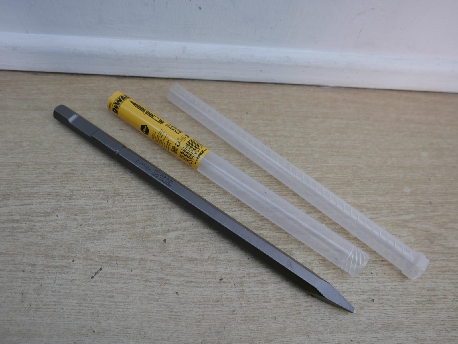 DeWalt DT6940 19mm HEX x 400mm Pointed Demolition Breaker Chisel