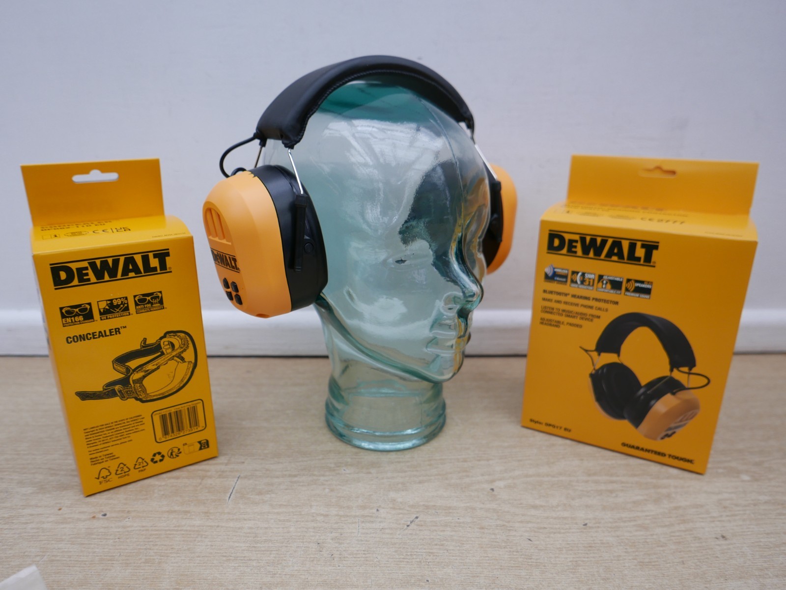 DeWalt DPG17 BX Bluetooth Ear Defender + concealer safety Goggles DPG82-11D