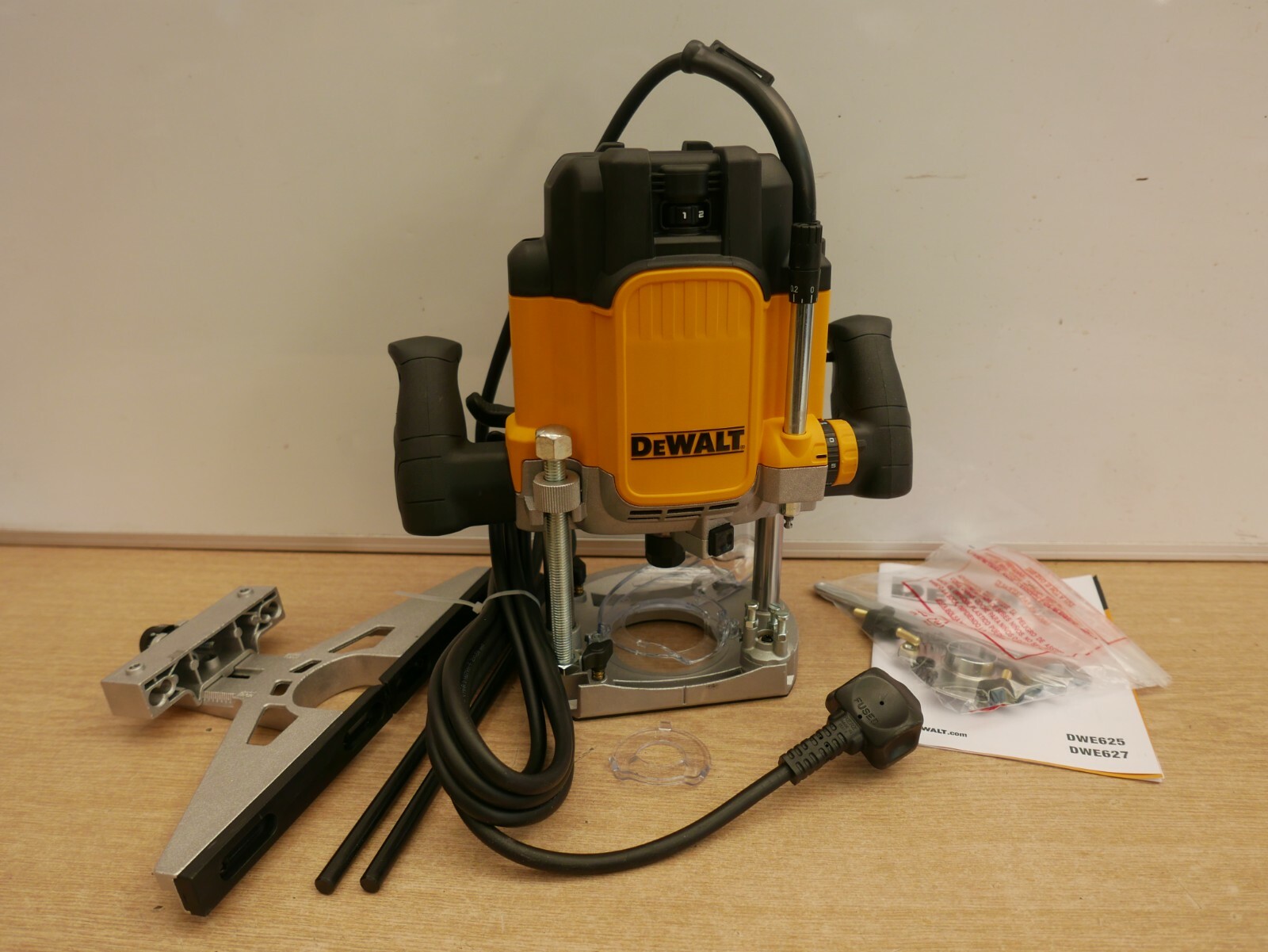 DeWalt DWE625KT 2300W 1/2" Plunge Router 240V + TSTAK Case