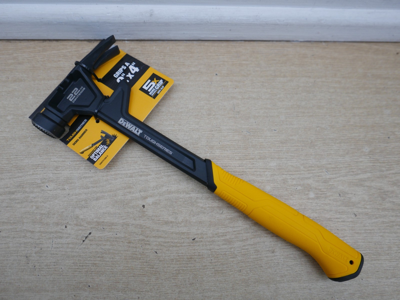 DeWALT DWHT51008-0 22oz DEMO STRAIGHT CLAW HAMMER